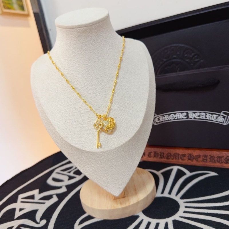 Ch*0me He**ts necklaces